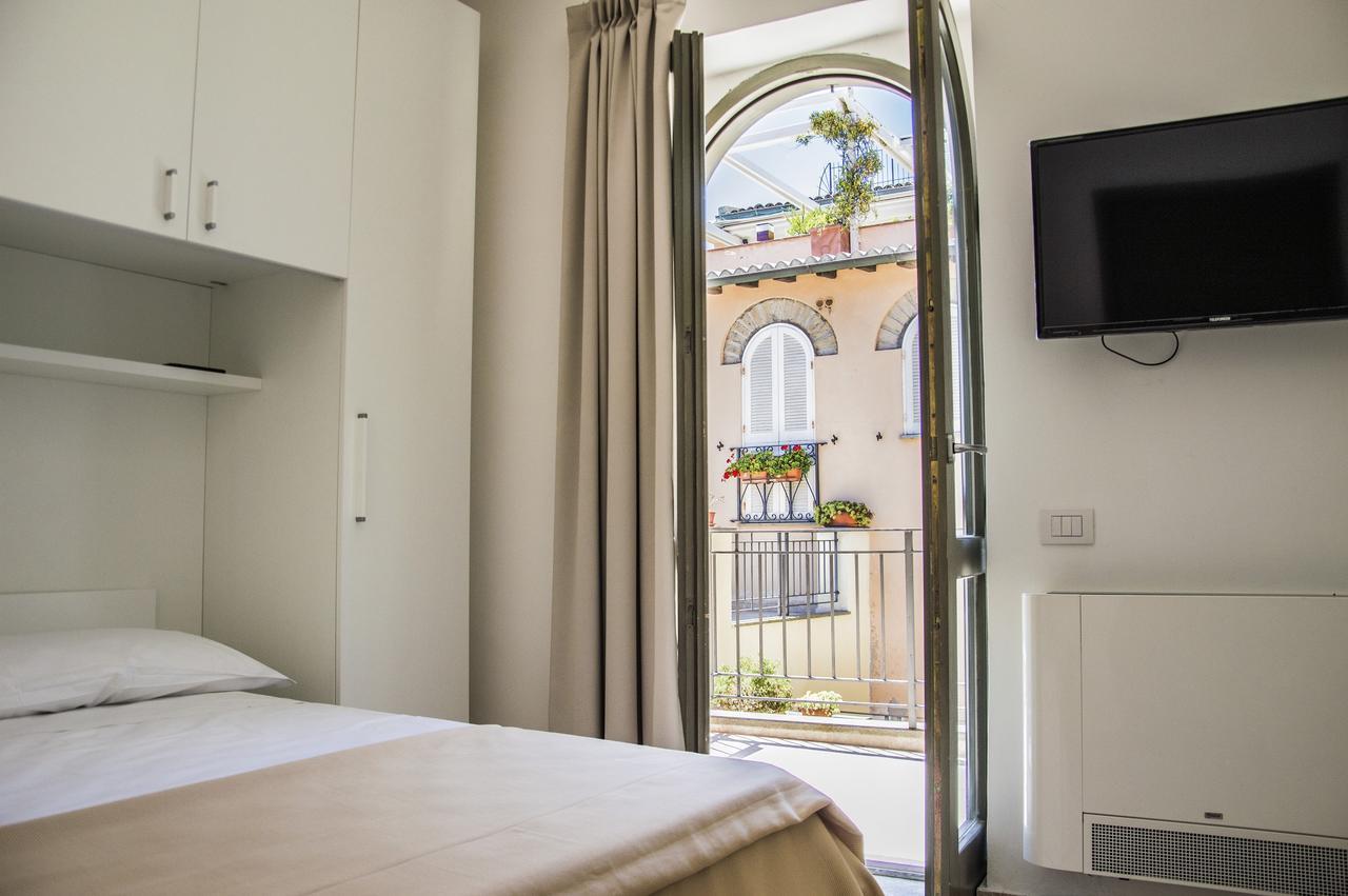 Sunrise Guest House Gaeta Ngoại thất bức ảnh